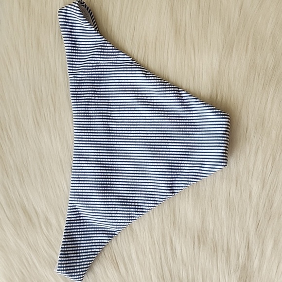 J. CREW Hipster Bikini Bottom in Seersucker Women's Medium Blue White Stripe NWT - Picture 12 of 12
